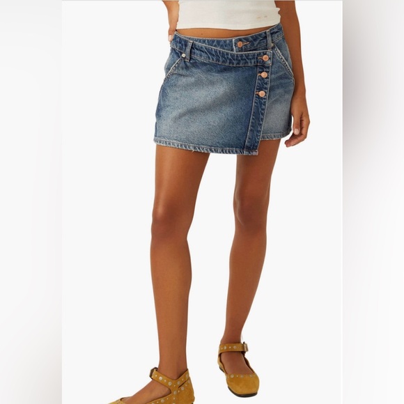 Free People Dresses & Skirts - NWOT Free people Wynne Denim mini Skirt size 24